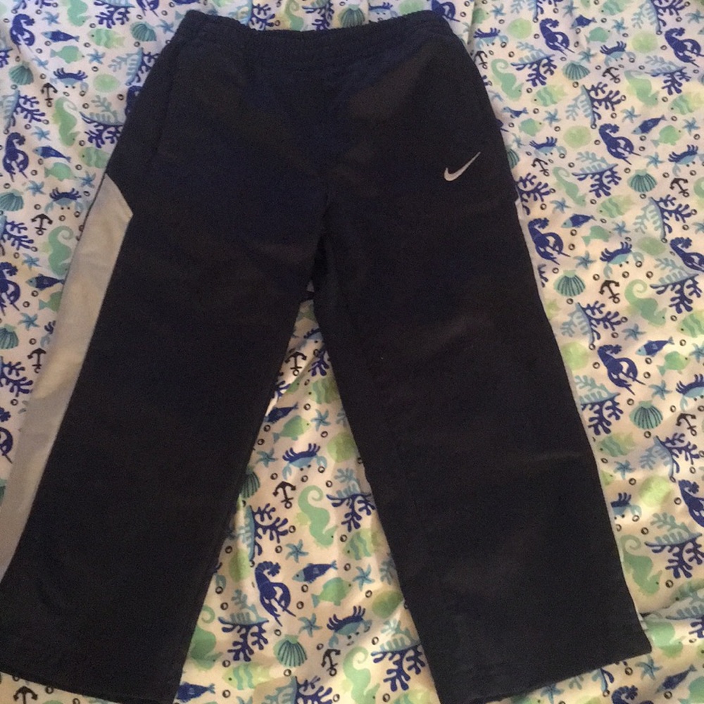 Boys Nike jogger pants size 3T -used